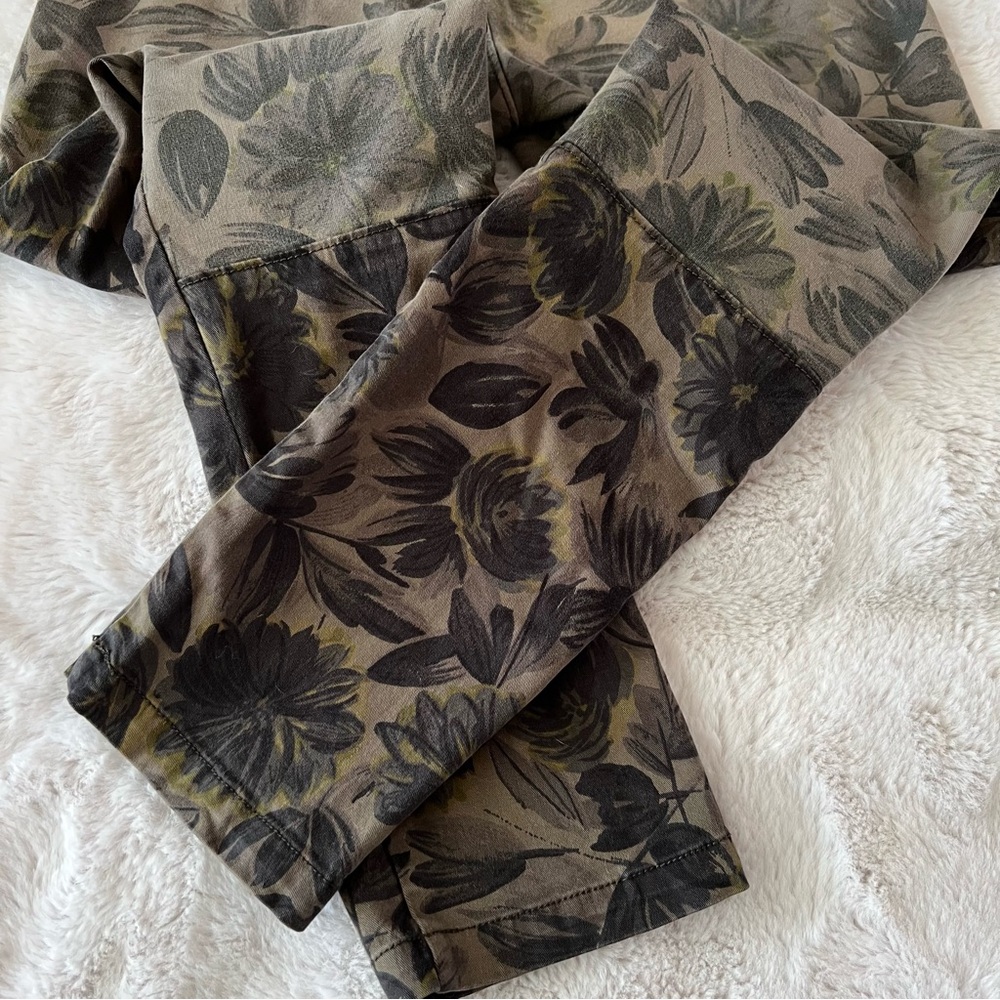 Pilcro Floral Chinos Hyphen Printed Chinos - Picture 9 of 14